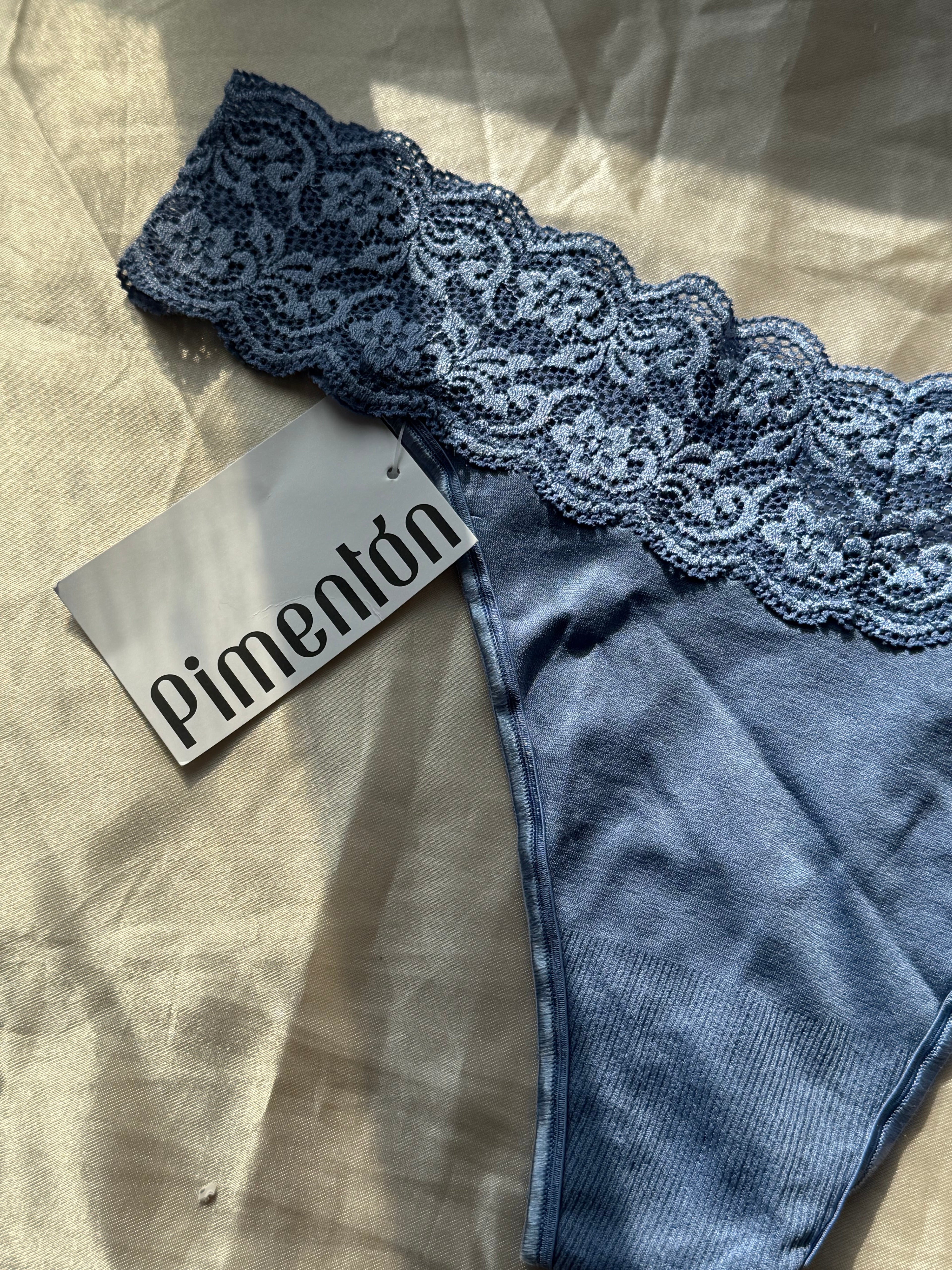 Colaless pimentón Elena