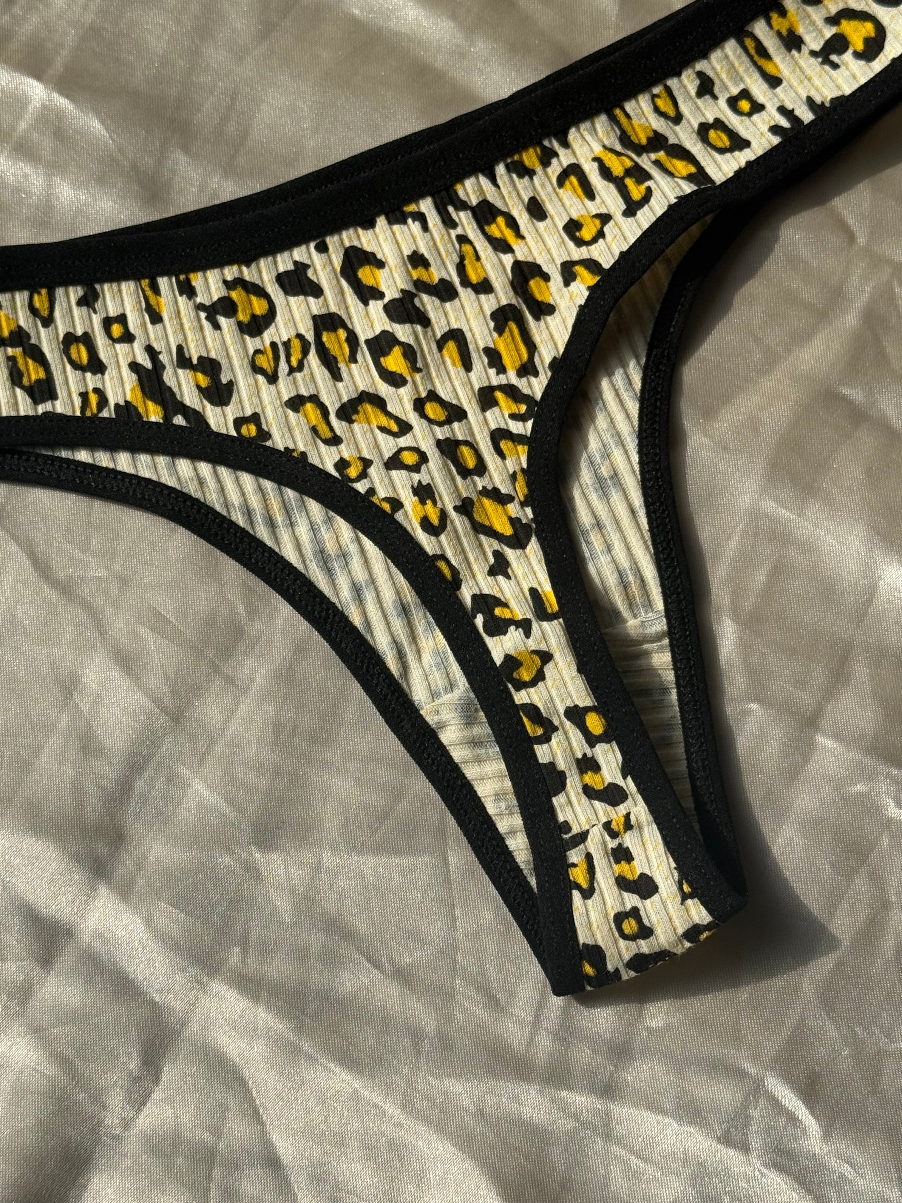 Colaless animal print