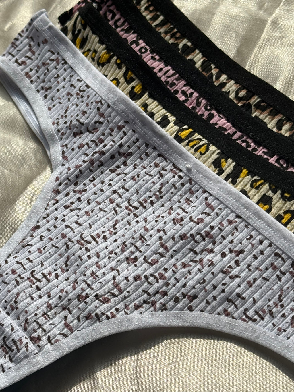 Colaless animal print