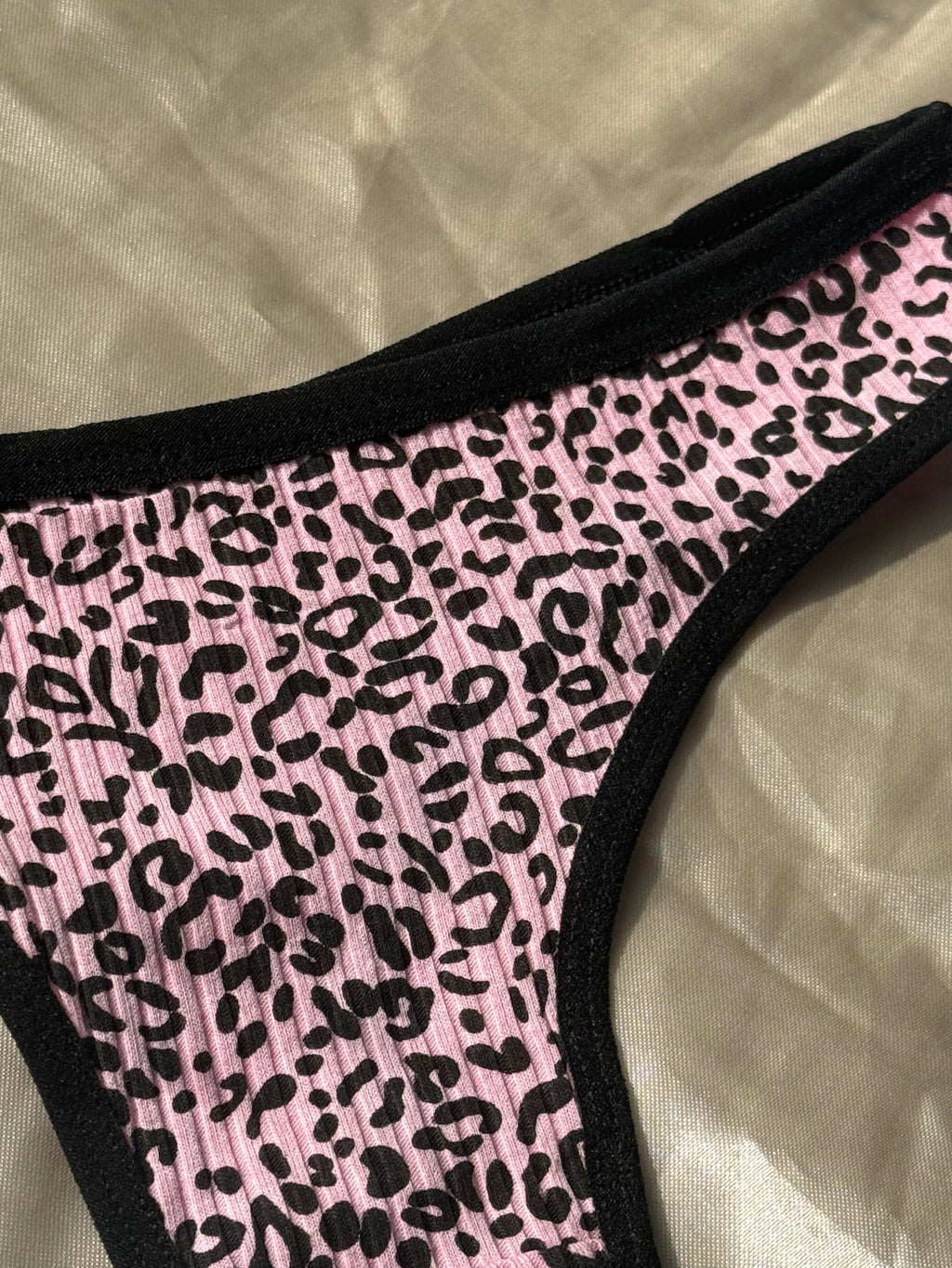 Colaless animal print